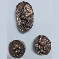 antique-resin-paw-prints